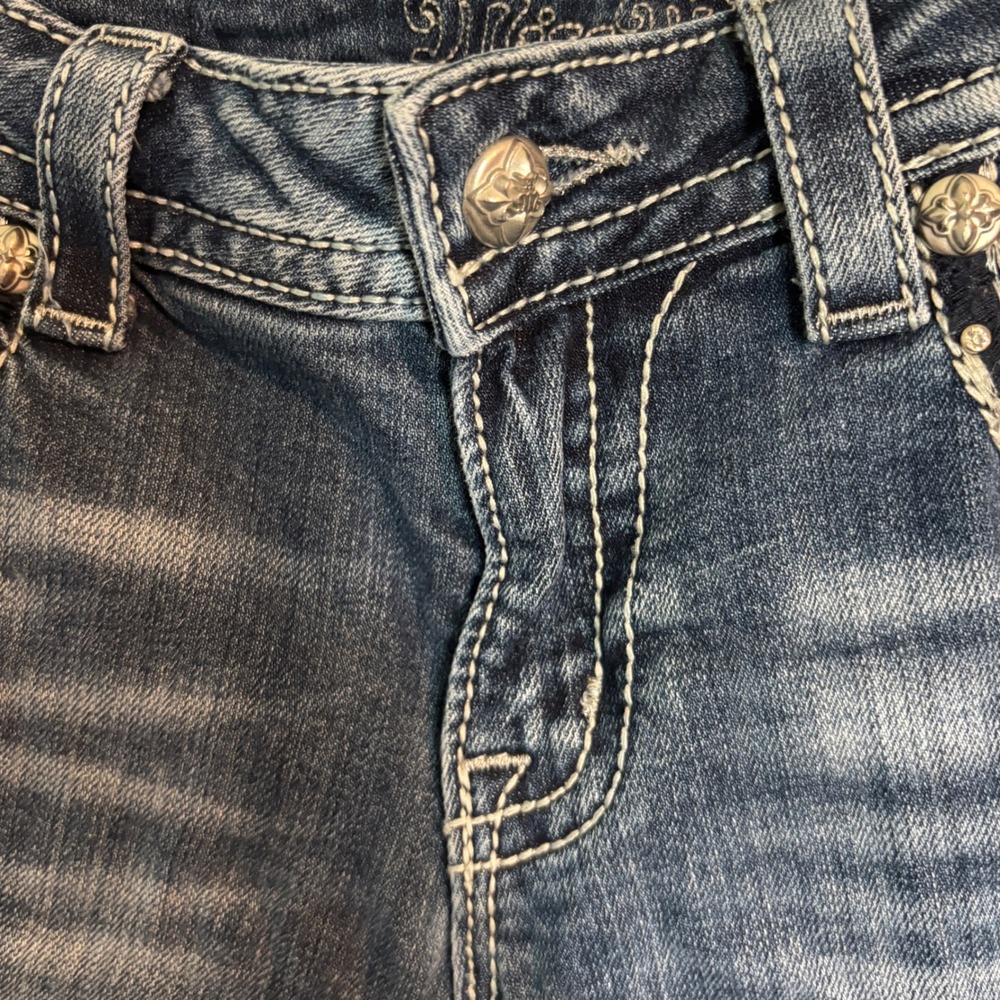 Miss Me Y2K Western Festive Boho Fleur De Lis Embellish Bermuda Denim Shorts 29 - Picture 5 of 14
